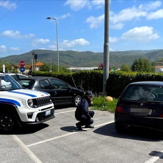 Carcare, la Polizia Locale ritrova un'auto rubata in Piemonte (FOTO)