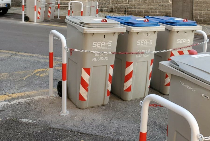 Raccolta rifiuti a Savona, Fratelli d'Italia attacca sugli archetti "anti vento"