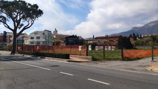 Loano, avviato il cantiere per il "supermercato delle polemiche" alle Vignasse Loano, avviato il cantiere per il "supermercato delle polemiche" alle Vignasse