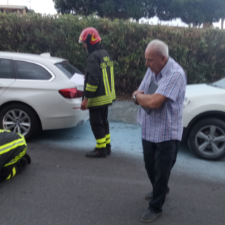 Auto in fiamme in via Olivette a Loano