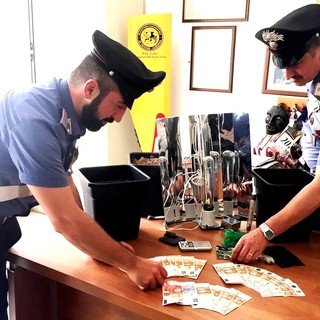 Fermato per un controllo, confessa di avere stupefacente a casa: arrestato un 20enne