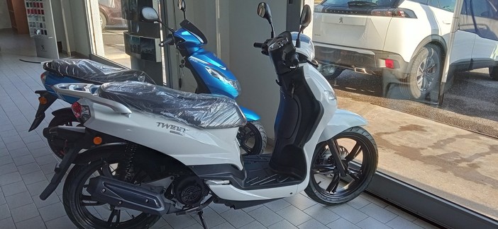 Voglia di scooter? Scopri la gamma Peugeot da Autodoria ad Albenga