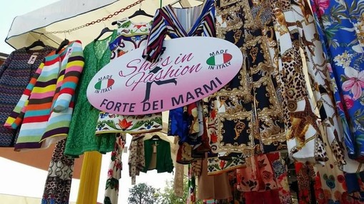 L’originale Consorzio "Gli Ambulanti di Forte dei Marmi" a Finale Ligure domenica 15 luglio L’originale Consorzio "Gli Ambulanti di Forte dei Marmi" a Finale Ligure domenica 15 luglio