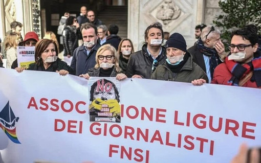 Stop alla censura in Liguria: il 19 ottobre i giornalisti in presidio contro il "bavaglio" sulle notizie di cronaca Stop alla censura in Liguria: il 19 ottobre i giornalisti in presidio contro il "bavaglio" sulle notizie di cronaca