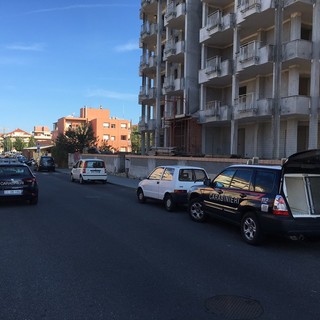 Maxi-controlli dei Carabinieri di Albenga, passati al setacci il centro, stabili dismessi e aree demaniali: raffica di arresti e denunce