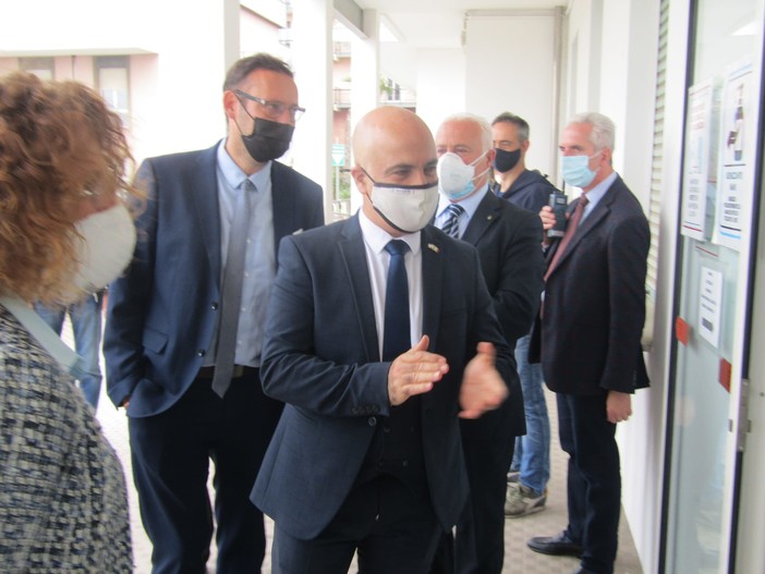 L'ambasciatore israeliano Dror Eydar durante la visita nel savonese