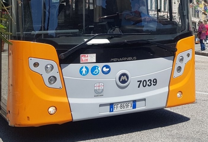 Rimprovera due uomini che fanno sesso sul bus: autista viene aggredita Rimprovera due uomini che fanno sesso sul bus: autista viene aggredita