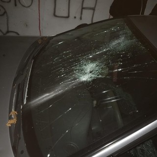 Calcio, Albenga. Brutta sorpresa per gli ingauni, auto danneggiate al "Riva" dopo la trasferta con la Rivarolese (FOTO) Calcio, Albenga. Brutta sorpresa per gli ingauni, auto danneggiate al "Riva" dopo la trasferta con la Rivarolese (FOTO)