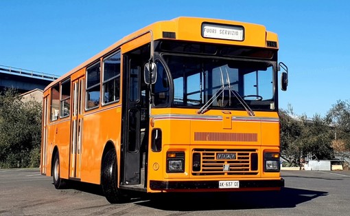 Tour amarcord a bordo della storica corriera: il giro a Savona sulle linee dell'ex ACTS Tour amarcord a bordo della storica corriera: il giro a Savona sulle linee dell'ex ACTS