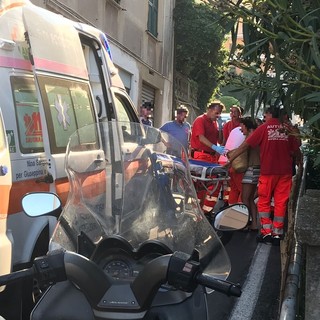 Celle, bambino investito da una moto: trasportato al Gaslini