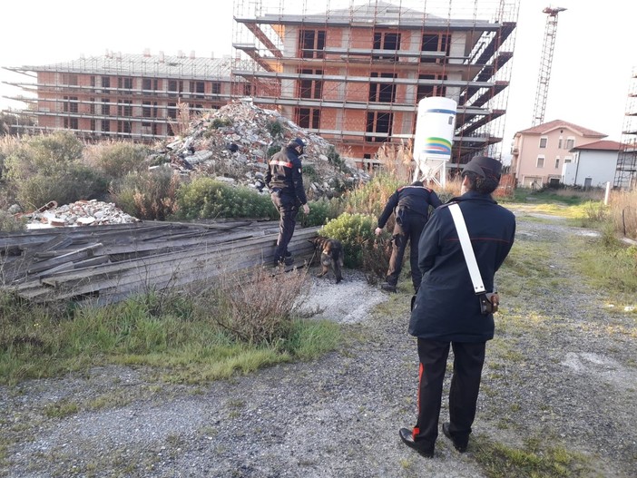 Ceriale, nuovo blitz dei carabinieri nell'Area T1: due persone denunciate (FOTO)