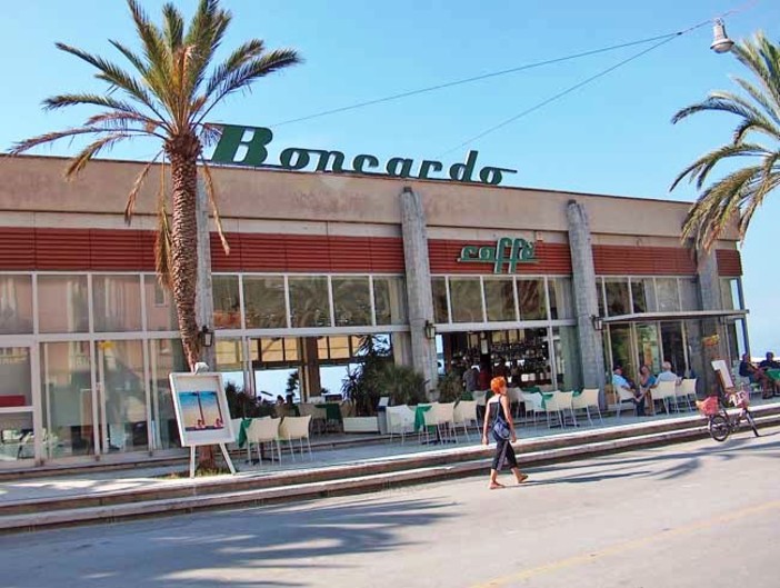 Finalpia: via il parcheggio provvisorio, lungomare di nuovo interamente pedonale