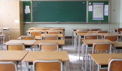 Scuola, la Cgil: "Carenza cronica di bidelli, amministrativi e tecnici, non si copre nemmeno il turn over" Scuola, la Cgil: "Carenza cronica di bidelli, amministrativi e tecnici, non si copre nemmeno il turn over"