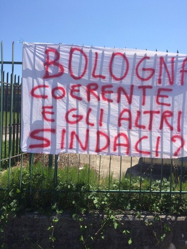 Emergenza profughi: Cairo e Carcare due striscioni a sostegno del sindaco Bologna