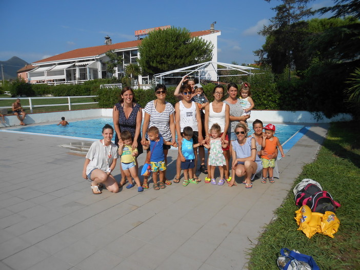 Una giornata in piscina per i bimbi del Nido Stella Stellina di Loano