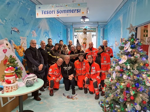 La Befana arriva in Pediatria al San Paolo: l'iniziativa della Croce Bianca, Cresc.I e i vigili del fuoco (FOTO) La Befana arriva in Pediatria al San Paolo: l'iniziativa della Croce Bianca, Cresc.I e i vigili del fuoco (FOTO)