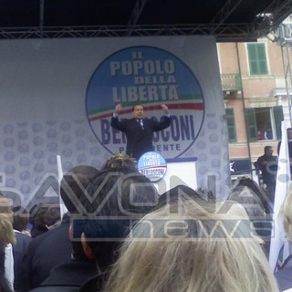 Berlusconi a Savona: il comizio fiume, i tafferugli e l'imprevisto in ascensore