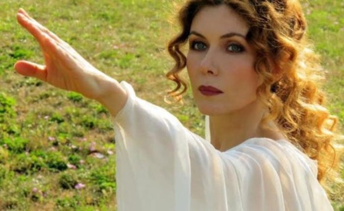 Consiglia ai malati di cancro di non sottoporsi alla chemio: esposto in Procura per Eleonora Brigliadori Consiglia ai malati di cancro di non sottoporsi alla chemio: esposto in Procura per Eleonora Brigliadori
