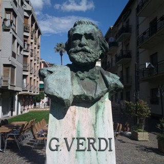 La statua di Giuseppe Verdi