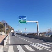 Scontro auto-moto sull'Aurelia a Bergeggi: due feriti in codice giallo