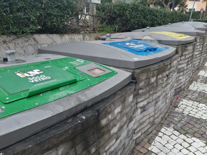 Ato unico rifiuti, il passaggio a Sat slitta in alcuni comuni: il cambio di gestore nell'autunno