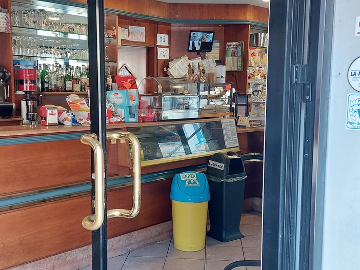 Dopo Savona colpito da un furto un altro bar ad Albisola, la titolare: "Quarta volta in 22 anni, sono stufa" Dopo Savona colpito da un furto un altro bar ad Albisola, la titolare: "Quarta volta in 22 anni, sono stufa"