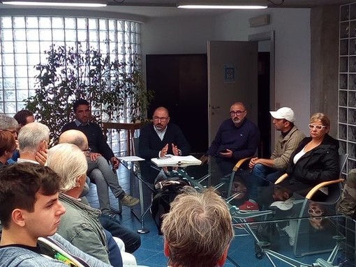 Riunione tra Comune di Borghetto e Titolari di bagni per fare il punto sui danni del maltempo Riunione tra Comune di Borghetto e Titolari di bagni per fare il punto sui danni del maltempo