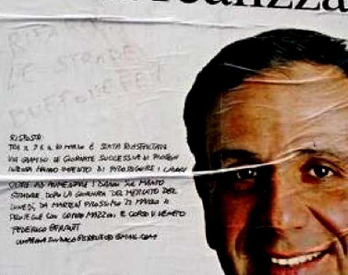 Manifesti interattivi: Berruti risponde agli insulti sullo stesso manifesto dov'erano stati scritti Manifesti interattivi: Berruti risponde agli insulti sullo stesso manifesto dov'erano stati scritti