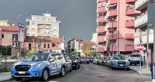 Albenga, controlli a tappeto nelle palazzine abbandonate di via Carloforte: due accessi abusivi scoperti