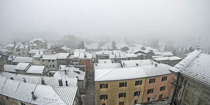 Maltempo, ecco la neve: i primi accumuli in Alta Val Bormida e Valle Erro