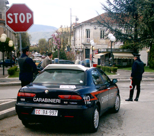 Savona: cercano di vendere oro finto a commerciante, arrestati