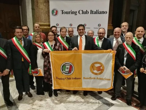 Turismo, la Liguria mantiene 15 bandiere arancioni Turismo, la Liguria mantiene 15 bandiere arancioni