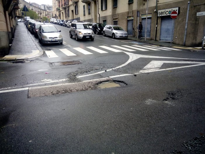 Savona, torna l'incubo buche: comune al lavoro su via Stalingrado