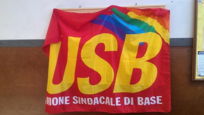 Savona, sindacato Usb vigili del fuoco: "Gli impianti di videosorveglianza non rispettano la nostra privacy" Savona, sindacato Usb vigili del fuoco: "Gli impianti di videosorveglianza non rispettano la nostra privacy"