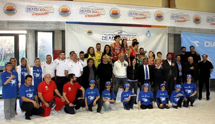 Andrea Abbiati e Tiziano Andreatta, Giulia Toti e Francesca Giogoli conquistano a Spotorno il primo campionato di beach volley indoor Andrea Abbiati e Tiziano Andreatta, Giulia Toti e Francesca Giogoli conquistano a Spotorno il primo campionato di beach volley indoor