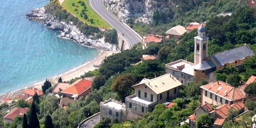 La proposta del sindaco di Bergeggi: un'app per gestire le spiagge della Liguria