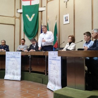 Foto conferenza stampa presentazione dal profilo Facebook del sindaco Bozzano