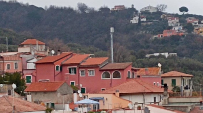 Antenna 5G a Boissano, Beallu Buinzan: "A distanza di un anno, danno alla serenità della comunità che si è ritrovata divisa"