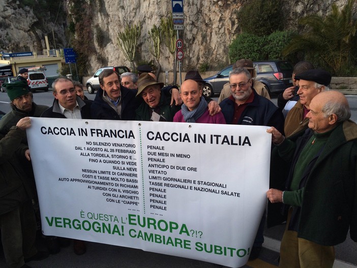Caccia, differenze normative tra Francia ed Italia, simbolica protesta di Bruzzone sul confine di stato