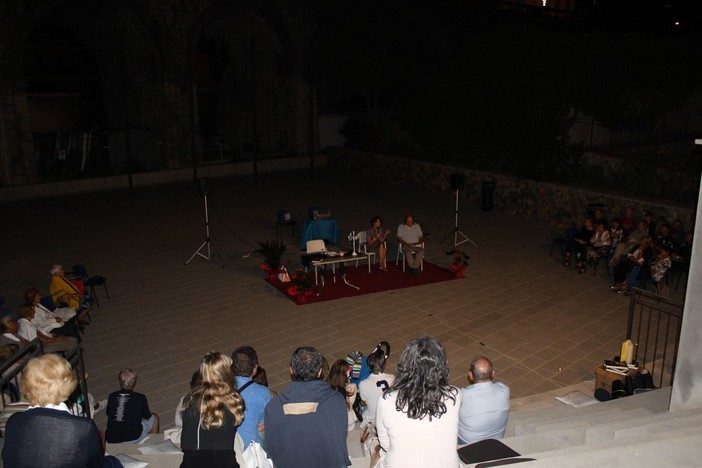 Andora: grande successo per Barbara Ronchi della Rocca Andora: grande successo per Barbara Ronchi della Rocca