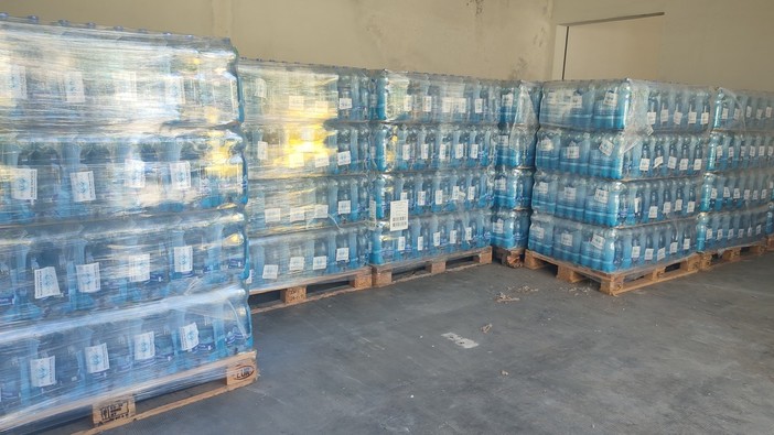 Andora - Rivieracqua, lo scontro continua: polemiche sulla distribuzione delle bottiglie di acqua minerale Andora - Rivieracqua, lo scontro continua: polemiche sulla distribuzione delle bottiglie di acqua minerale