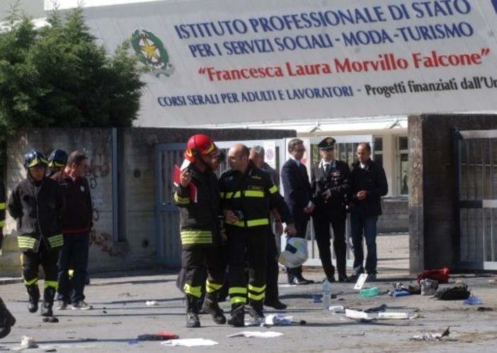 Il "Movimento Etica e Valori" a proposito dell’attentato all’Istituto Professionale “Morvillo – Falcone” di Brindisi Il "Movimento Etica e Valori" a proposito dell’attentato all’Istituto Professionale “Morvillo – Falcone” di Brindisi