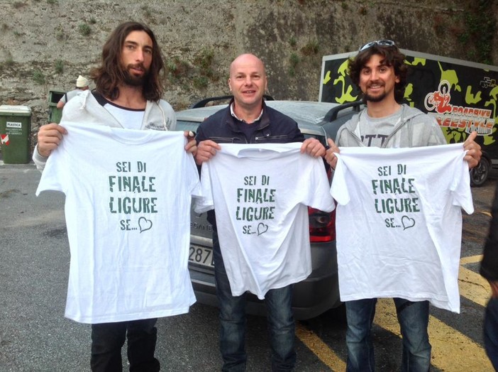 Anche Vittorio Brumotti è di "Finale Ligure se...", foto "rubate" dal set del nuovo progetto Anche Vittorio Brumotti è di "Finale Ligure se...", foto "rubate" dal set del nuovo progetto