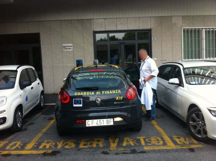Il blitz della Finanza alla sede dell' autostrada dei Fiori