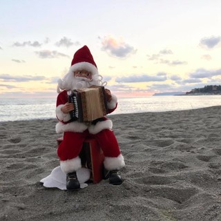 Varazze, il villaggio di Babbo Natale si trasferisce in spiaggia
