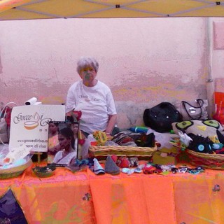 Un apericena per la solidarietà, ad Albenga torna Bolliwood con "Gocce di Riso"