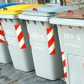 Savona, scomparse le catene che bloccano i cassonetti in via Molinero, furto o atto vandalico?