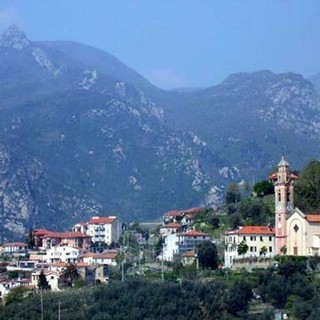 Il dottor Marino Basso va in pensione, l'omaggio della comunità di Bardino Nuovo