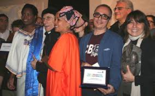 Importante riconoscimento ai Fieui di caruggi di Albenga: premio internazionale “La ragazza di Benin City” Importante riconoscimento ai Fieui di caruggi di Albenga: premio internazionale “La ragazza di Benin City”