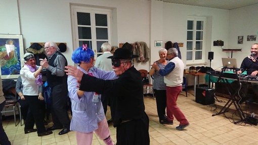 Andora: successo per il ballo in maschera della terza età